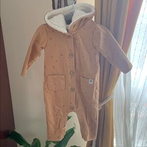 🫐3/$30 Rabbit + Bear Tan Hooded Baby Jumpsuit with Star Pattern size 3-6m